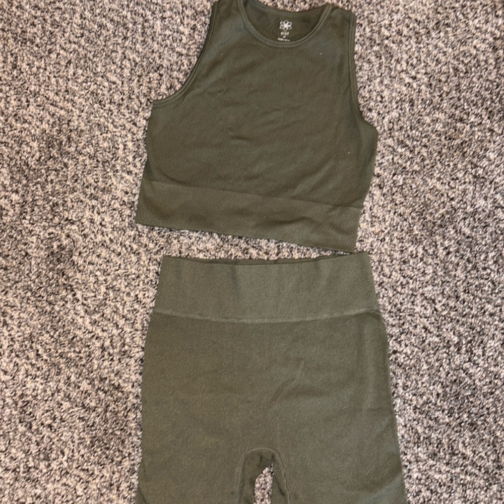 Lounge Set - image 1